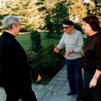 14-1988. Giuseppe Migneco e la moglie Speri accolgono, nella villa di Sirtori (Lecco), Pappalardo