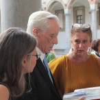 La figlia di Aldo Pecoraino e l'Architetto curatore della Mostra Secondo Novecento